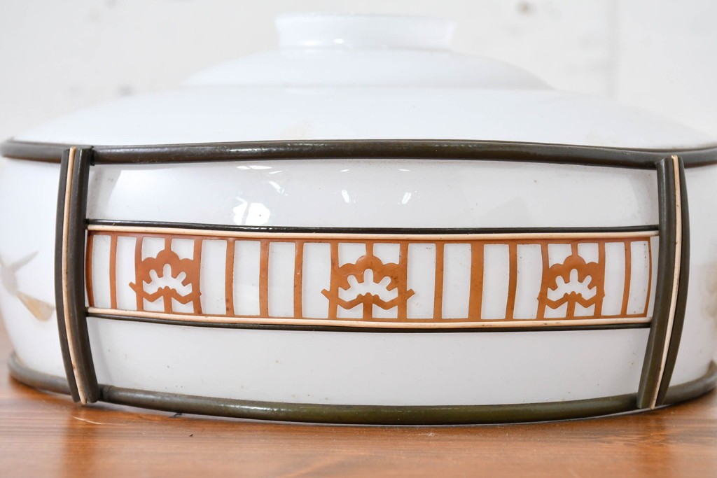 《引っ掛けシーリング式ペンダントライト加工費込み》　和製ヴィンテージ　昭和初期　セルロイド装飾による花文がやさしくあしらわれた照明シェード　(R-086146)