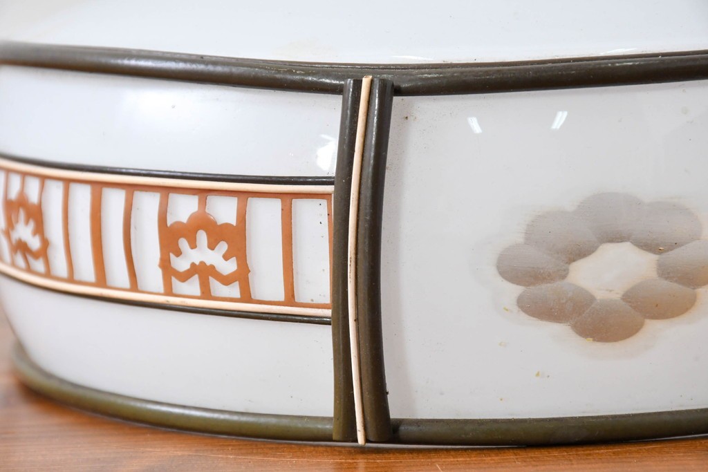 《引っ掛けシーリング式ペンダントライト加工費込み》　和製ヴィンテージ　昭和初期　セルロイド装飾による花文がやさしくあしらわれた照明シェード　(R-086146)