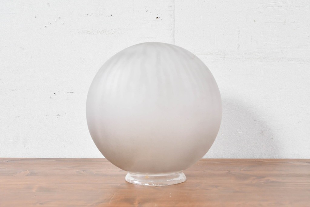 《引っ掛けシーリング式ペンダントライト加工費込み》　和製アンティーク　すりガラスのシンプルな球体型ペンダントライト　(R-086149)