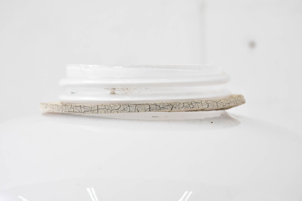 《天井・壁付け照明加工費込み》　和製アンティーク　シンプルな乳白色のオーバル型シーリングライト　(R-086152)