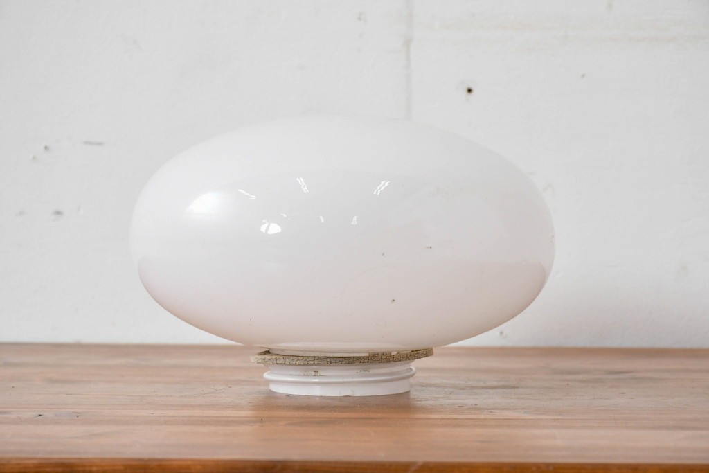 《天井・壁付け照明加工費込み》　和製アンティーク　シンプルな乳白色のオーバル型シーリングライト　(R-086152)