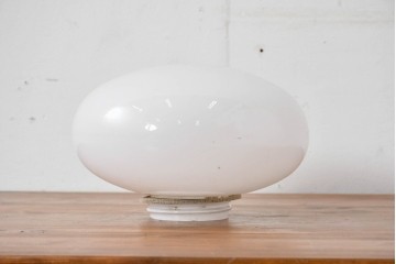 《天井・壁付け照明加工費込み》　和製アンティーク　シンプルな乳白色のオーバル型シーリングライト　(R-086152)