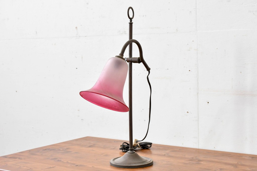 アメリカヴィンテージ　銅製　ピンクガラスシェードのテーブルランプ　(R-086174)