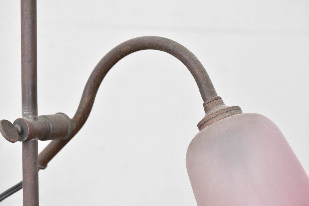 アメリカヴィンテージ　銅製　ピンクガラスシェードのテーブルランプ　(R-086174)