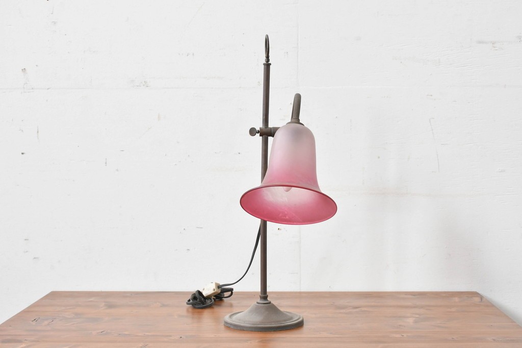 アメリカヴィンテージ　銅製　ピンクガラスシェードのテーブルランプ　(R-086174)