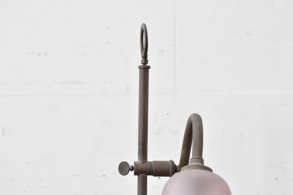 アメリカヴィンテージ　銅製　ピンクガラスシェードのテーブルランプ　(R-086174)