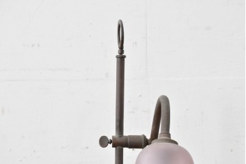 アメリカヴィンテージ　銅製　ピンクガラスシェードのテーブルランプ　(R-086174)