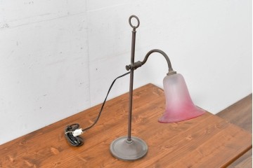 アメリカヴィンテージ　銅製　ピンクガラスシェードのテーブルランプ　(R-086174)