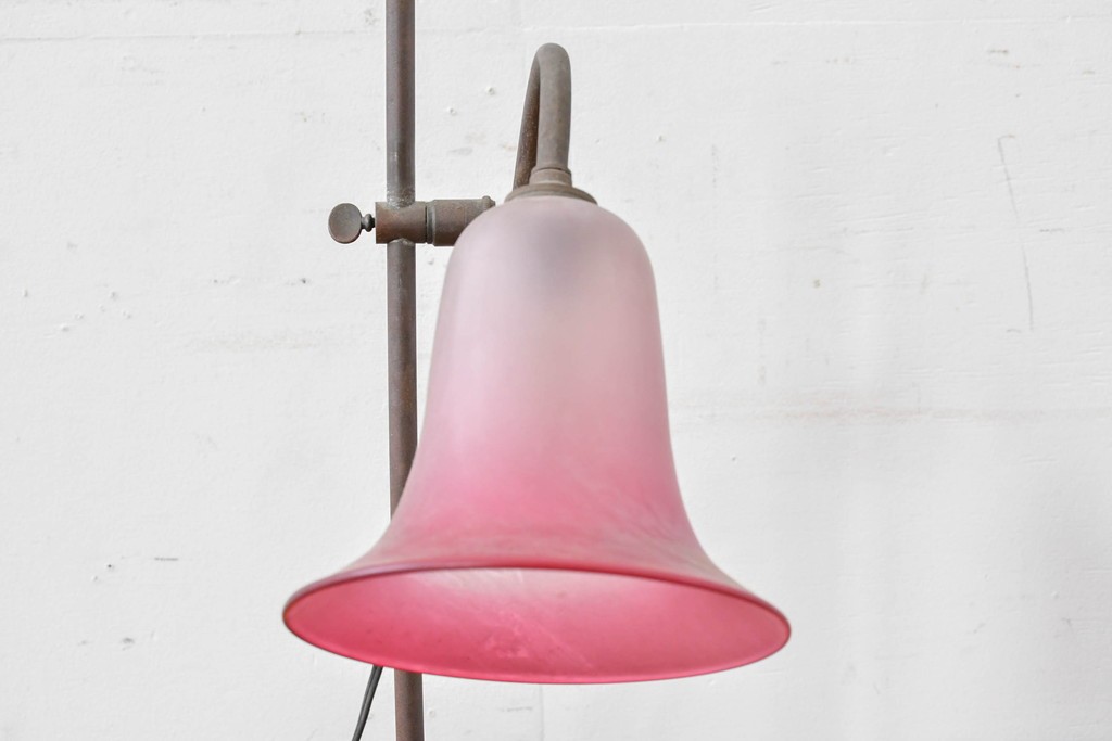 アメリカヴィンテージ　銅製　ピンクガラスシェードのテーブルランプ　(R-086174)