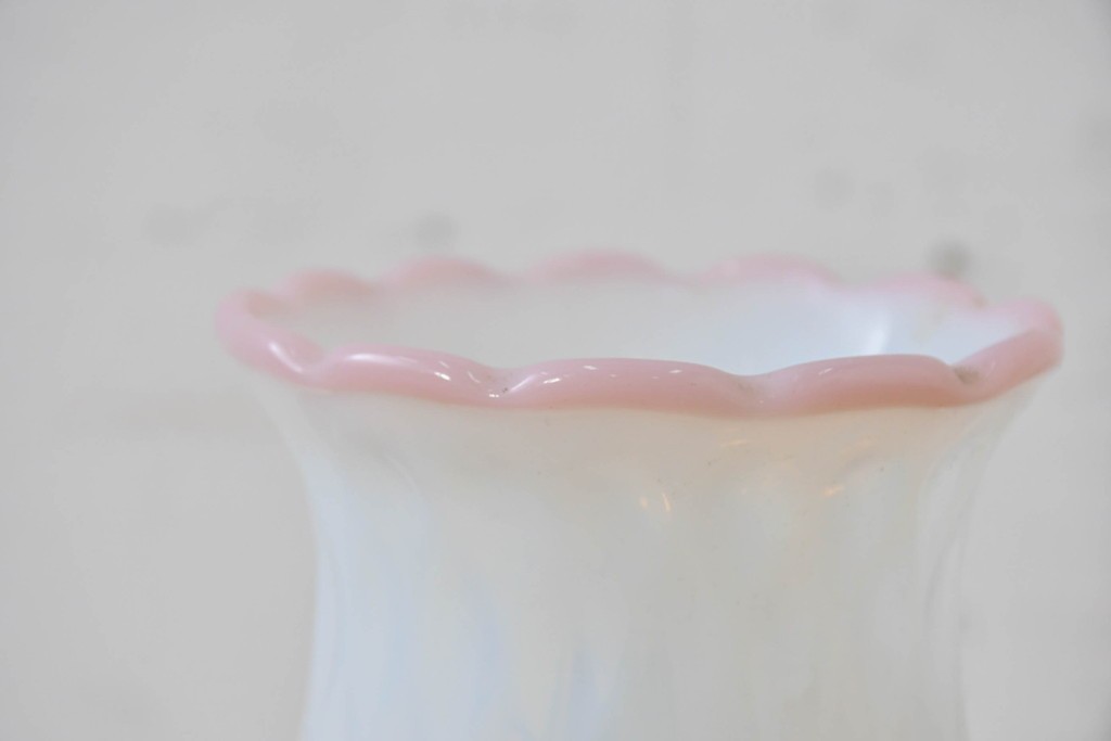 イタリアヴィンテージ　ムラノガラス　職人手作り　繊細な色合いが可愛らしいテーブルスタンド　(R-086175)