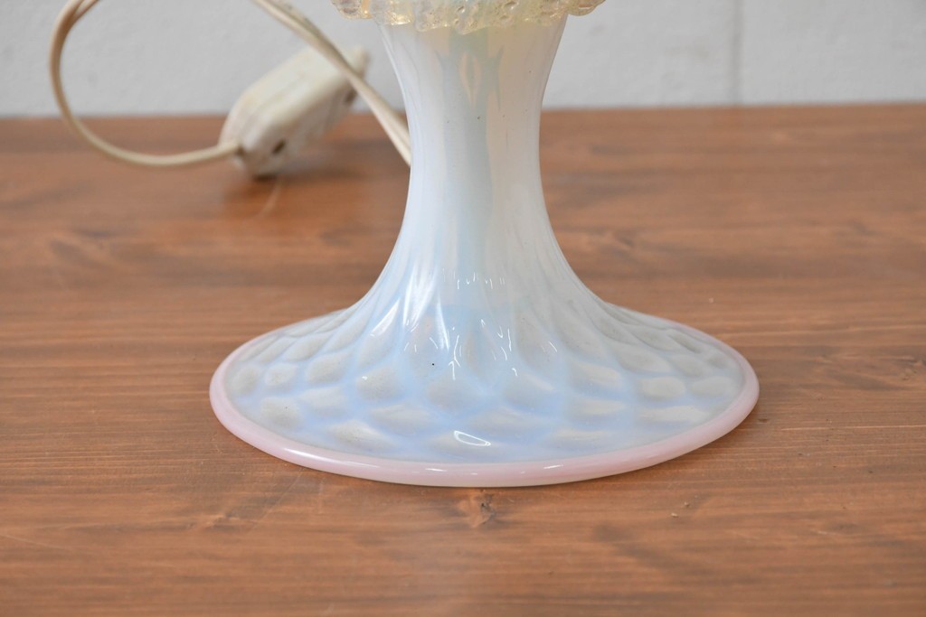 イタリアヴィンテージ　ムラノガラス　職人手作り　繊細な色合いが可愛らしいテーブルスタンド　(R-086175)