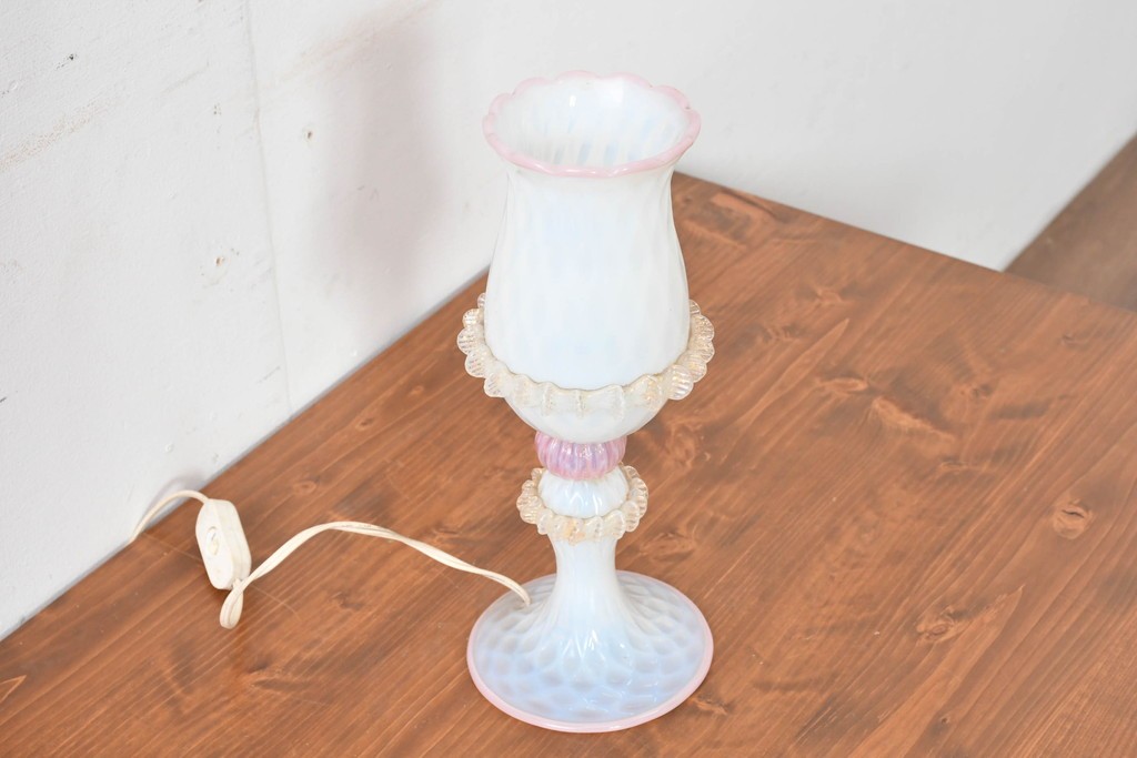 イタリアヴィンテージ　ムラノガラス　職人手作り　繊細な色合いが可愛らしいテーブルスタンド　(R-086175)