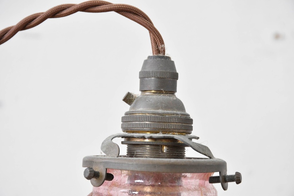 フランスアンティーク　淡いピンクとグリーンのグラデーションが優美なフリルガラスのペンダントライト　(R-086176)