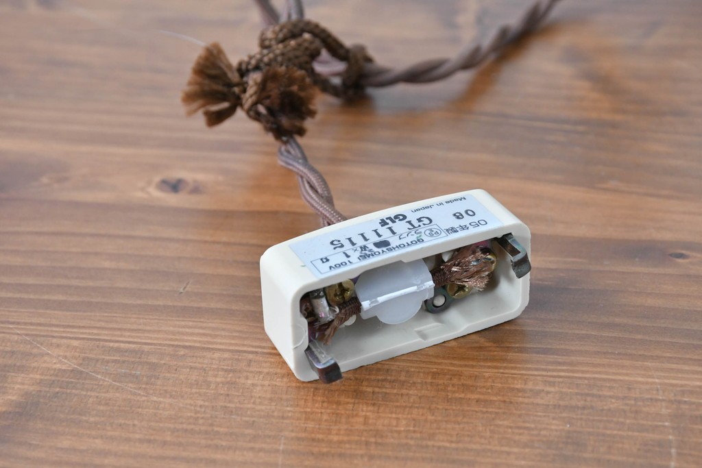 フランスアンティーク　淡いピンクとグリーンのグラデーションが優美なフリルガラスのペンダントライト　(R-086176)