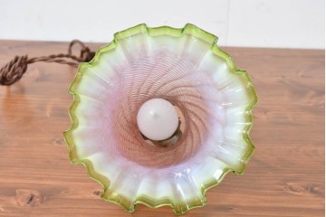 フランスアンティーク　淡いピンクとグリーンのグラデーションが優美なフリルガラスのペンダントライト　(R-086176)