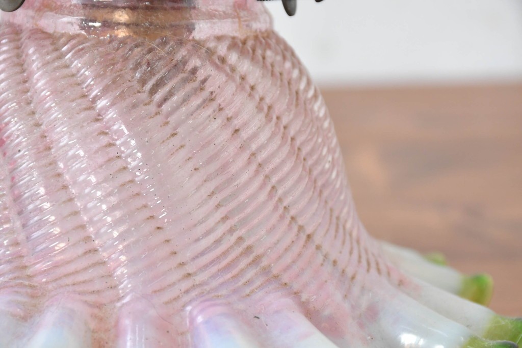 フランスアンティーク　淡いピンクとグリーンのグラデーションが優美なフリルガラスのペンダントライト　(R-086176)