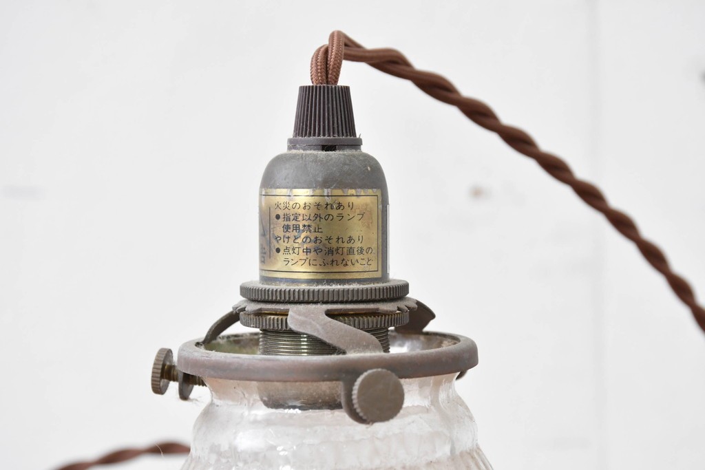 ヨーロッパヴィンテージ　凹凸のある透明ガラスが美しいフリルシェードのペンダントライト　(R-086177)