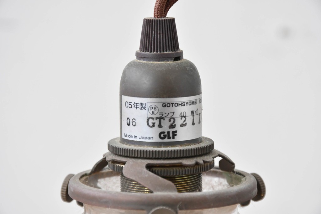 ヨーロッパヴィンテージ　凹凸のある透明ガラスが美しいフリルシェードのペンダントライト　(R-086177)