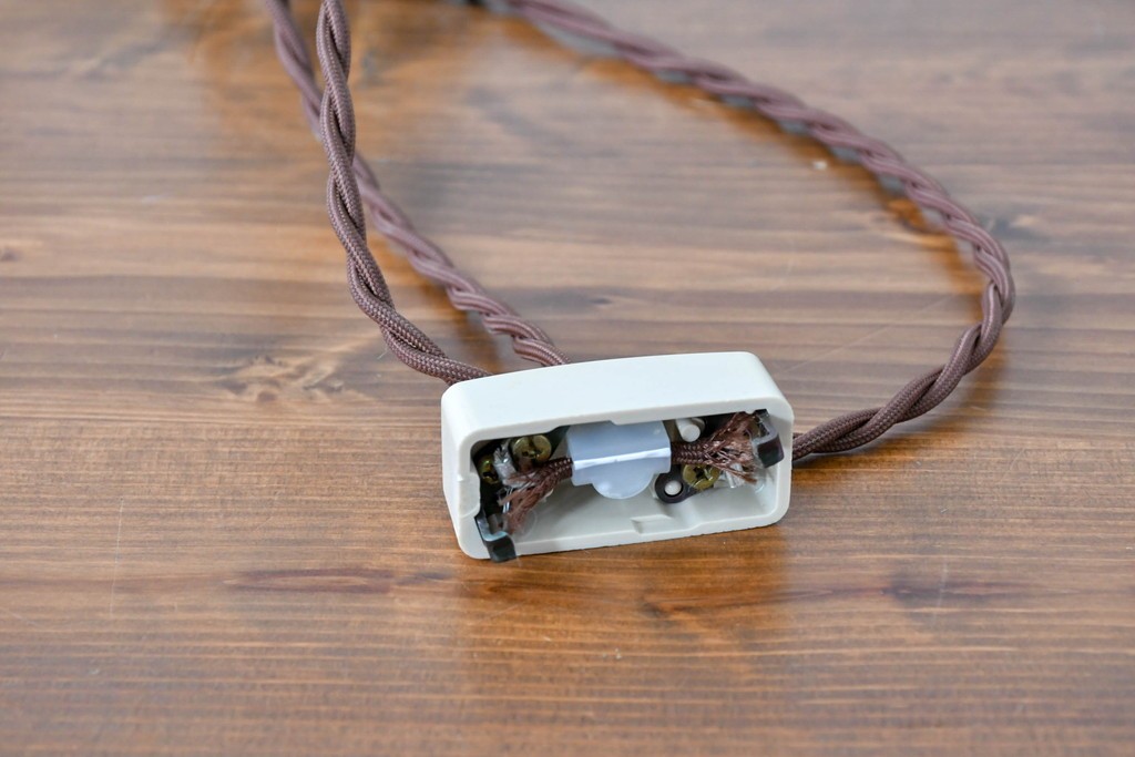 ヨーロッパヴィンテージ　凹凸のある透明ガラスが美しいフリルシェードのペンダントライト　(R-086177)