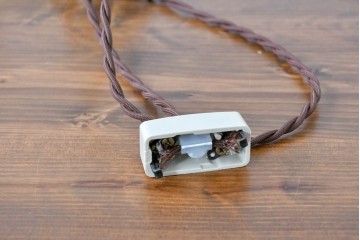 ヨーロッパヴィンテージ　凹凸のある透明ガラスが美しいフリルシェードのペンダントライト　(R-086177)