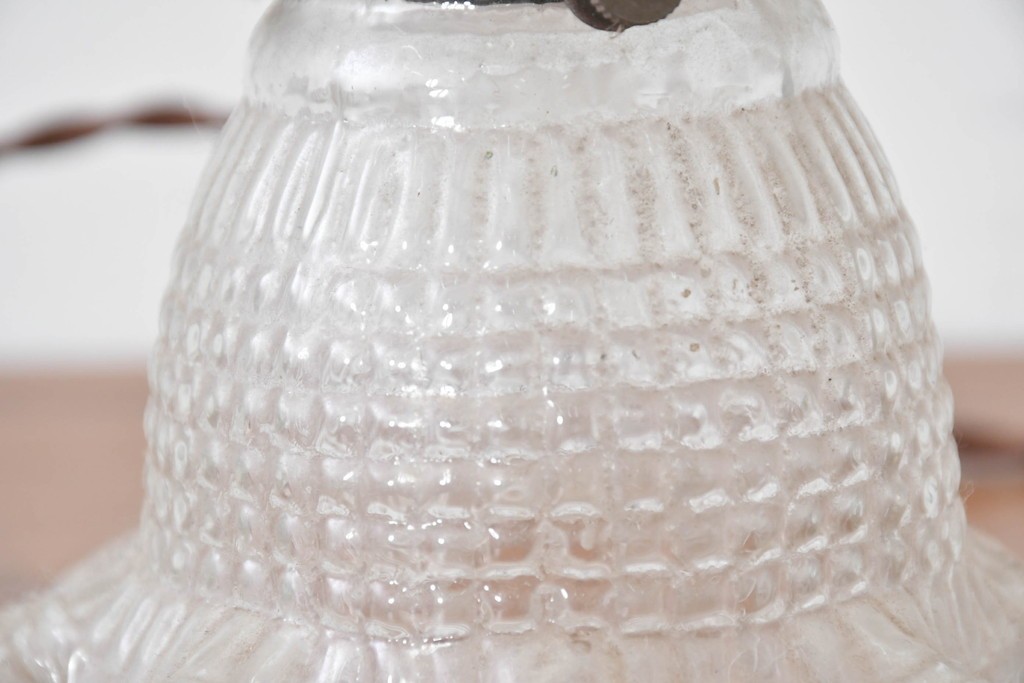 ヨーロッパヴィンテージ　凹凸のある透明ガラスが美しいフリルシェードのペンダントライト　(R-086177)