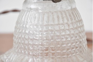 ヨーロッパヴィンテージ　凹凸のある透明ガラスが美しいフリルシェードのペンダントライト　(R-086177)