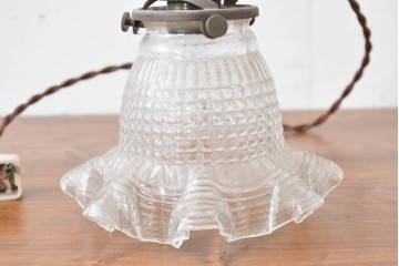 ヨーロッパヴィンテージ　凹凸のある透明ガラスが美しいフリルシェードのペンダントライト　(R-086177)