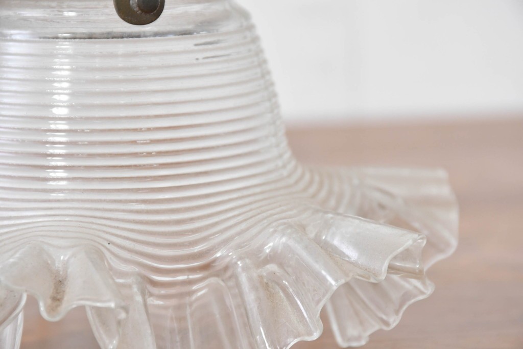 《引っ掛けシーリング式ペンダントライト加工費込み》　ヨーロッパヴィンテージ　花弁のようなフリルシェードが美しい透明ガラスのペンダントライト　(R-086178)