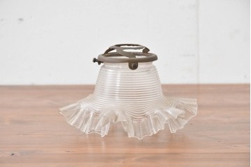 《引っ掛けシーリング式ペンダントライト加工費込み》　ヨーロッパヴィンテージ　花弁のようなフリルシェードが美しい透明ガラスのペンダントライト　(R-086178)