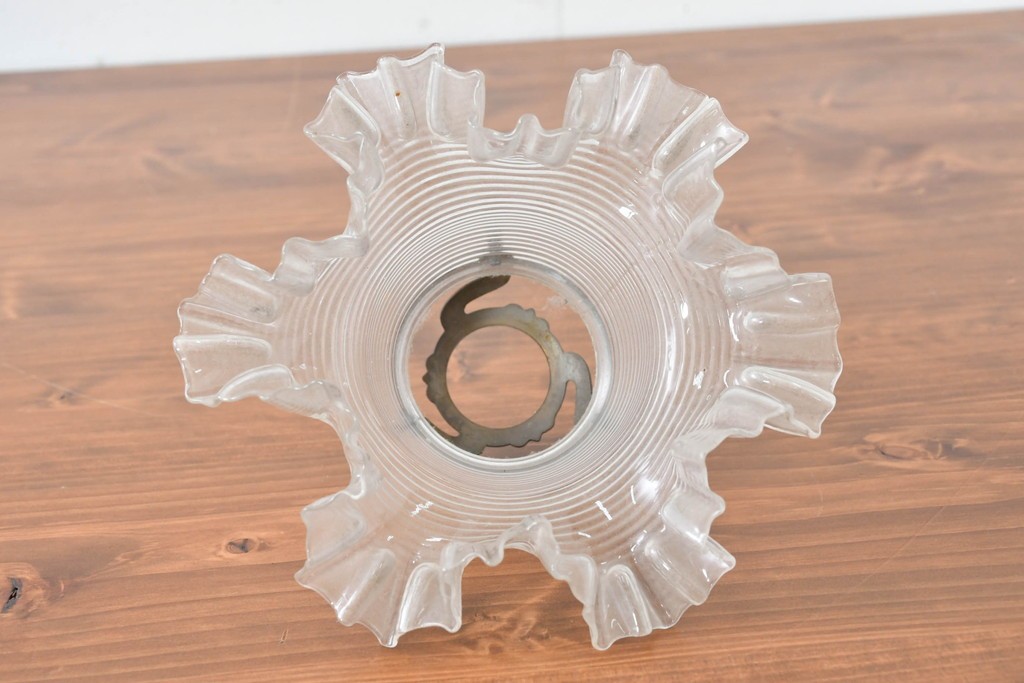 《引っ掛けシーリング式ペンダントライト加工費込み》　ヨーロッパヴィンテージ　花弁のようなフリルシェードが美しい透明ガラスのペンダントライト　(R-086178)