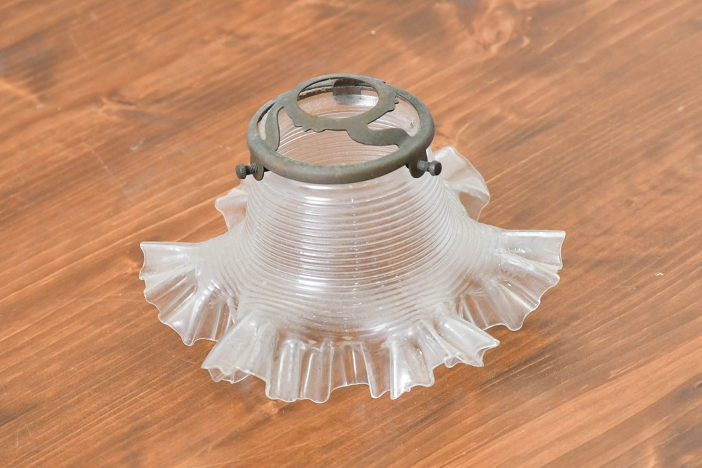 《引っ掛けシーリング式ペンダントライト加工費込み》　ヨーロッパヴィンテージ　花弁のようなフリルシェードが美しい透明ガラスのペンダントライト　(R-086178)