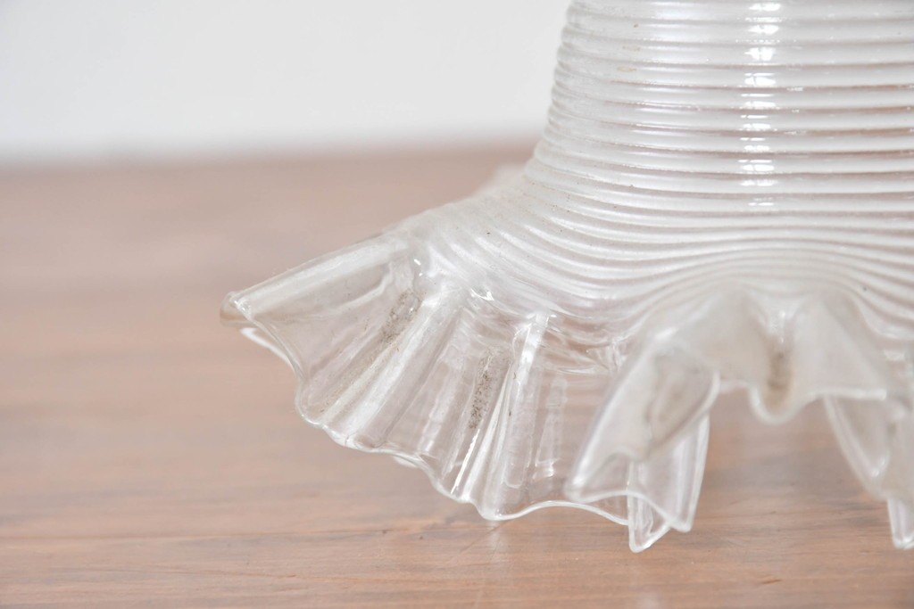 《引っ掛けシーリング式ペンダントライト加工費込み》　ヨーロッパヴィンテージ　花弁のようなフリルシェードが美しい透明ガラスのペンダントライト　(R-086178)