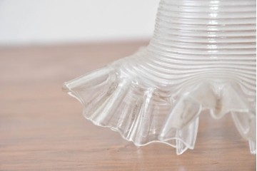 《引っ掛けシーリング式ペンダントライト加工費込み》　ヨーロッパヴィンテージ　花弁のようなフリルシェードが美しい透明ガラスのペンダントライト　(R-086178)