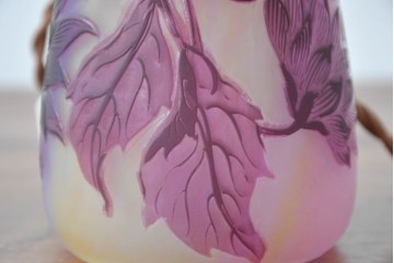 フランスアンティーク　Laflor(ラフロール)ガラス工房　美しい花モチーフのガレ風ペンダントライト　(R-086180)