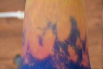 フランスアンティーク　Muller Freres Luneville(ミューラー兄弟)　配色の美しいガラスシェードのテーブルスタンド　(R-086183)