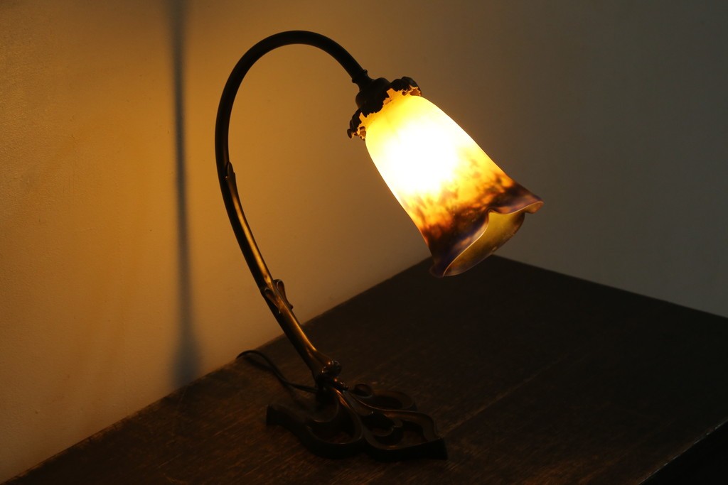 フランスアンティーク　Muller Freres Luneville(ミューラー兄弟)　配色の美しいガラスシェードのテーブルスタンド　(R-086183)