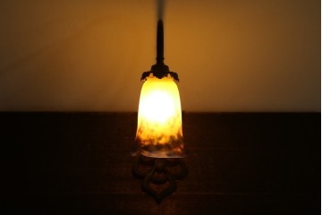 フランスアンティーク　Muller Freres Luneville(ミューラー兄弟)　配色の美しいガラスシェードのテーブルスタンド　(R-086183)