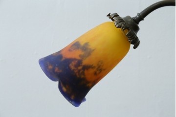 フランスアンティーク　Muller Freres Luneville(ミューラー兄弟)　配色の美しいガラスシェードのテーブルスタンド　(R-086183)