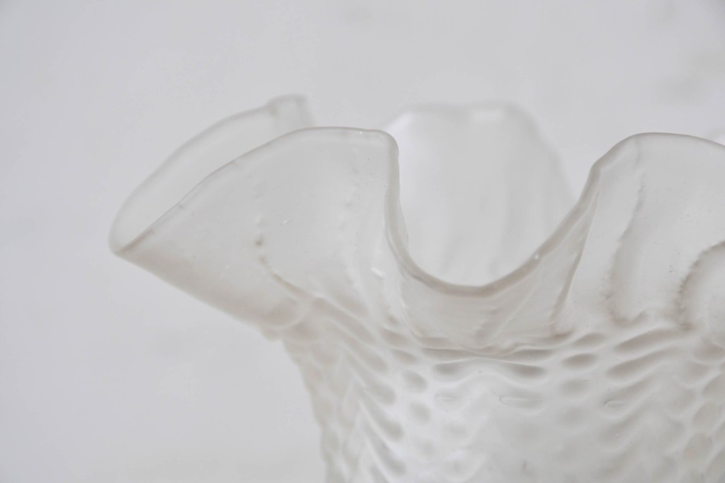 フランスアンティーク　オイルランプのようなデザインが美しいフリルガラスシェードのテーブルスタンド　(R-086184)