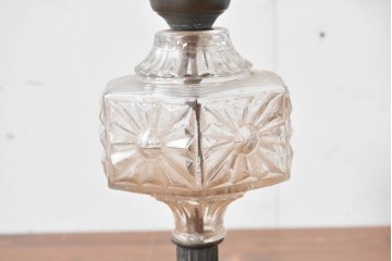フランスアンティーク　オイルランプのようなデザインが美しいフリルガラスシェードのテーブルスタンド　(R-086184)