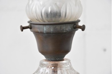 フランスアンティーク　オイルランプのようなデザインが美しいフリルガラスシェードのテーブルスタンド　(R-086184)