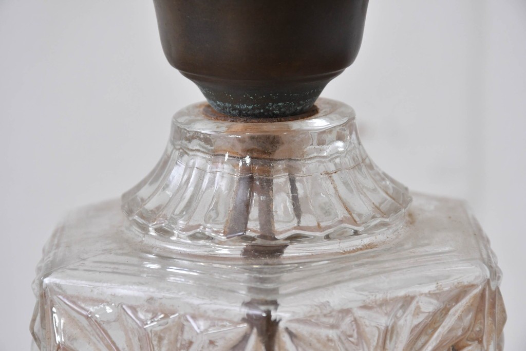 フランスアンティーク　オイルランプのようなデザインが美しいフリルガラスシェードのテーブルスタンド　(R-086184)