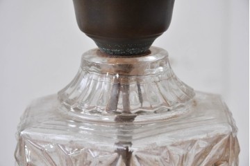 フランスアンティーク　オイルランプのようなデザインが美しいフリルガラスシェードのテーブルスタンド　(R-086184)