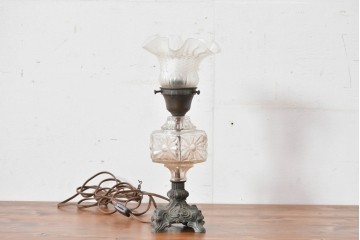 フランスアンティーク　オイルランプのようなデザインが美しいフリルガラスシェードのテーブルスタンド　(R-086184)