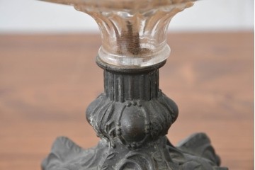 フランスアンティーク　オイルランプのようなデザインが美しいフリルガラスシェードのテーブルスタンド　(R-086184)