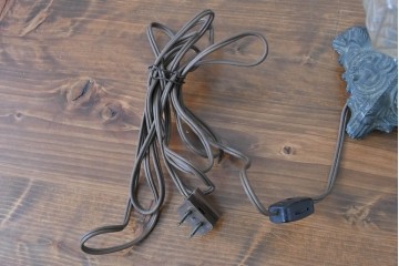 フランスアンティーク　オイルランプのようなデザインが美しいフリルガラスシェードのテーブルスタンド　(R-086184)