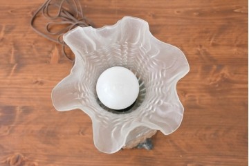 フランスアンティーク　オイルランプのようなデザインが美しいフリルガラスシェードのテーブルスタンド　(R-086184)