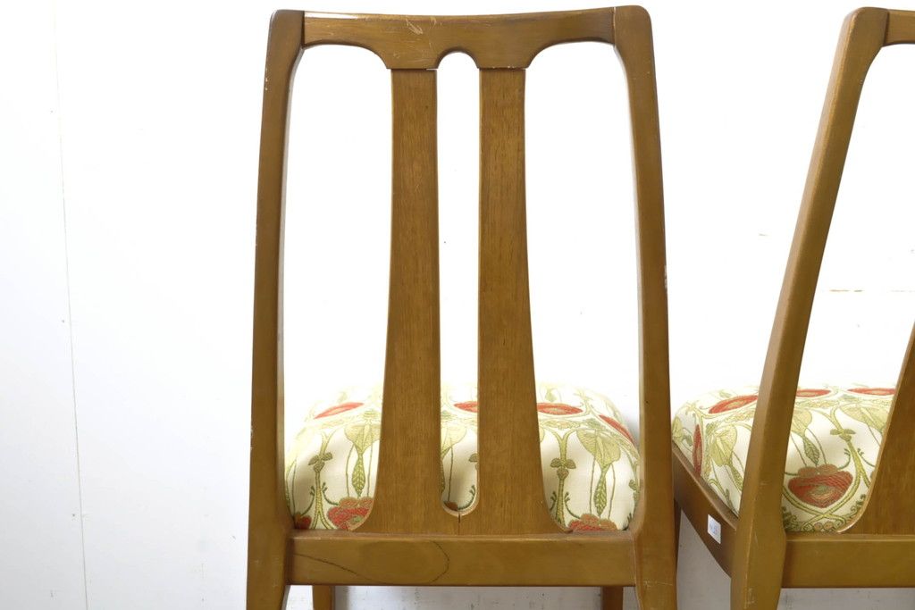 イギリスヴィンテージ　nathan(ネイサン)　ビーチ材　目を惹くボタニカル柄ファブリックのダイニングチェア3脚セット　(R-086186)