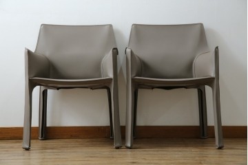 中古　超美品　Cassina(カッシーナ)　MARIO BELLINI(マリオベリーニ)　なめらかな質感の厚革製413CAB(キャブ)アームチェア2脚セット　定価(2脚合計)約100万円　(R-086189)