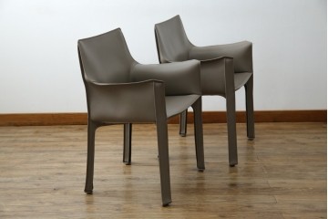 中古　超美品　Cassina(カッシーナ)　MARIO BELLINI(マリオベリーニ)　なめらかな質感の厚革製413CAB(キャブ)アームチェア2脚セット　定価(2脚合計)約100万円　(R-086189)